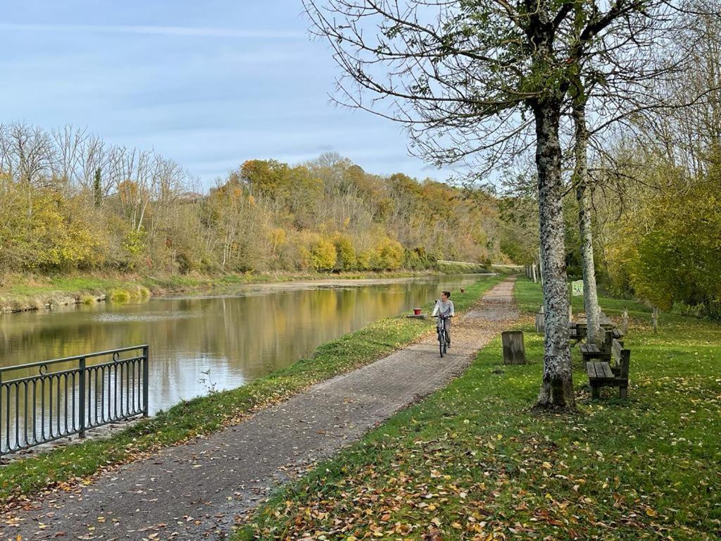 Charmante Maison Bourguignonne Avec Grand Jardin Et Parking Montbard Exteriér fotografie